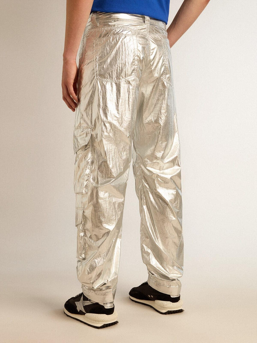 pantalón cargo para hombre en tejido técnico color plata