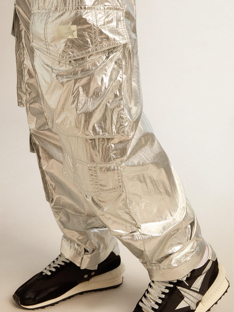 pantalón cargo para hombre en tejido técnico color plata