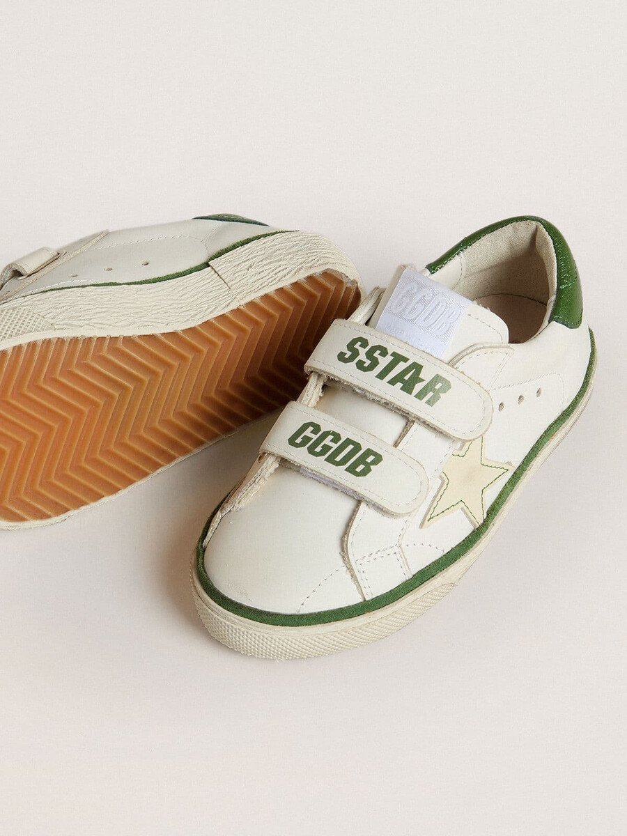 teen old school en piel blanca con refuerzo de talón de napa verde y plantilla verde