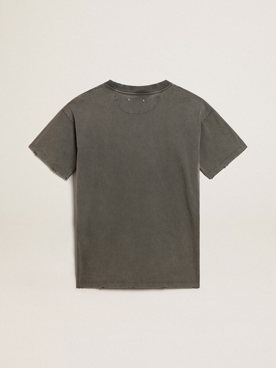 vestido camisero gris de mujer con tratamiento desgastado
