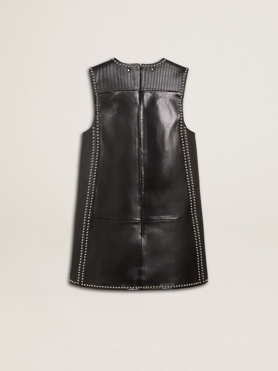 vestido de mujer de piel napa negra con tachuelas