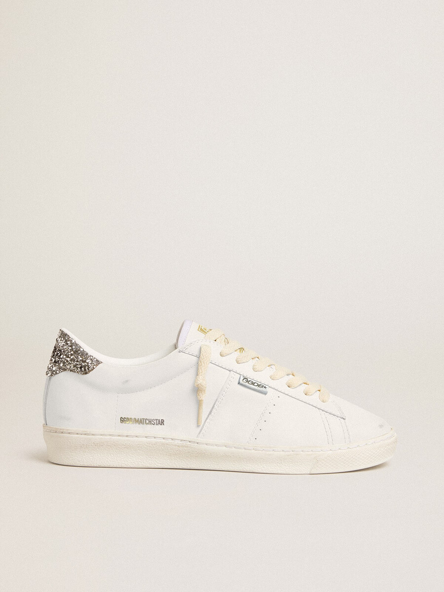 matchstar en piel blanca con refuerzo en el talón con purpurina plateada