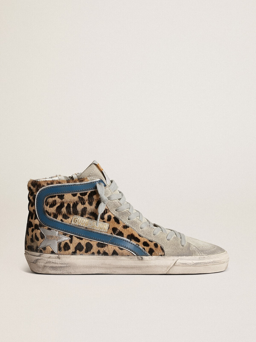 sandalias de mujer en piel de potro con estampado de leopardo y estrella de cuero plateada