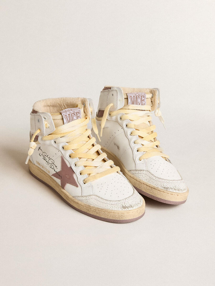 sky-star en cuero blanco con estrella de cuero rosa