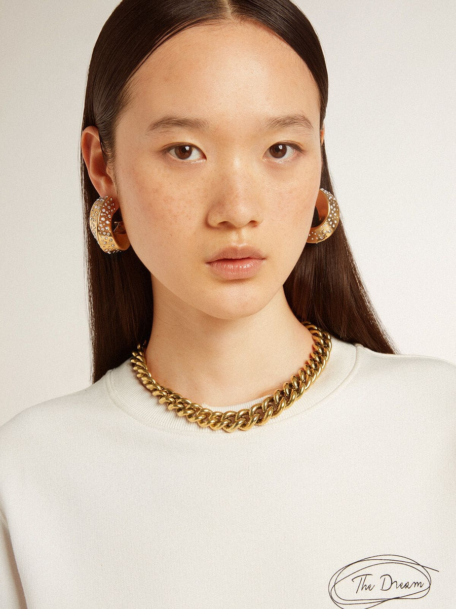 collar en oro antiguo con cadena decreciente y cierre en forma de estrella.