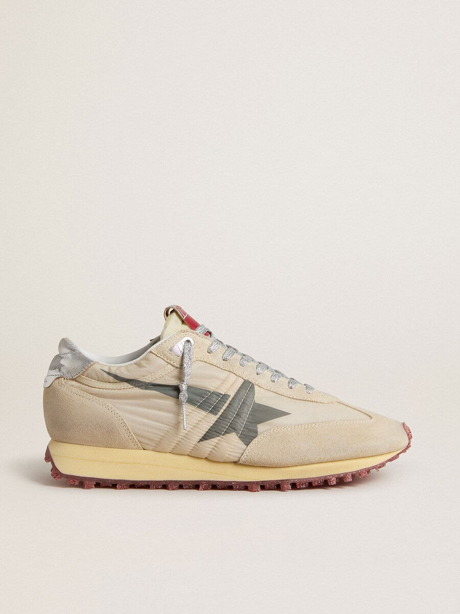 maratón para hombre con parte superior de nailon beige y estrella gris