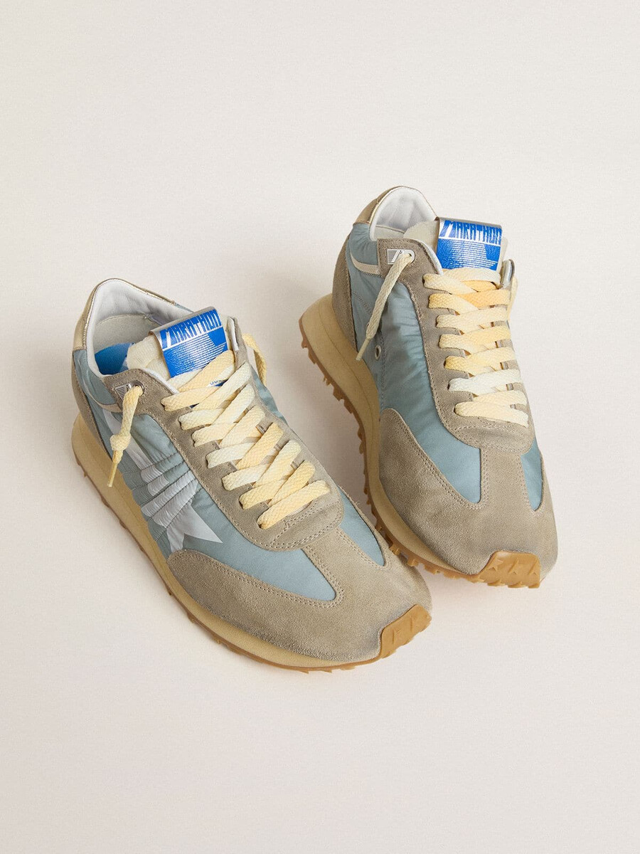 maratón para hombre con parte superior de nailon azul claro y estrella azul pastel