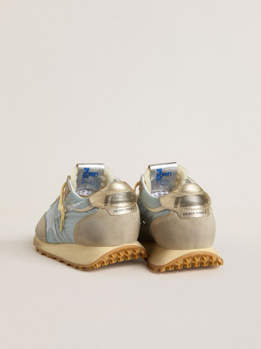 maratón para hombre con parte superior de nailon azul claro y estrella azul pastel