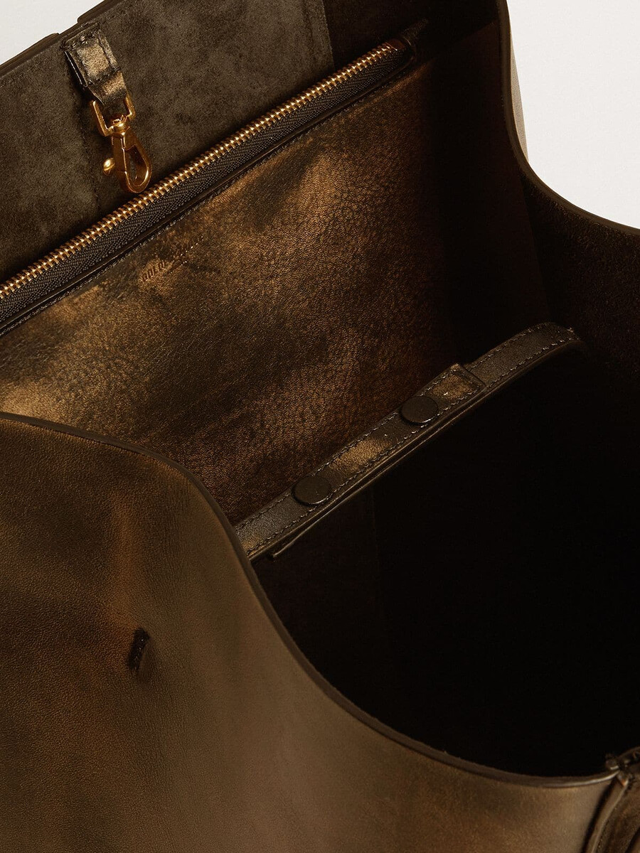 bolso 247 north south en piel envejecida negra con asas ajustables