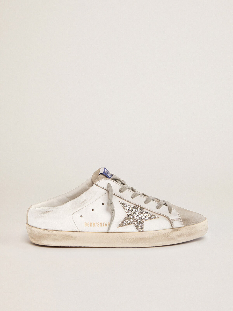 sabot super-star con estrella de brillo platino y lengüeta de gamuza