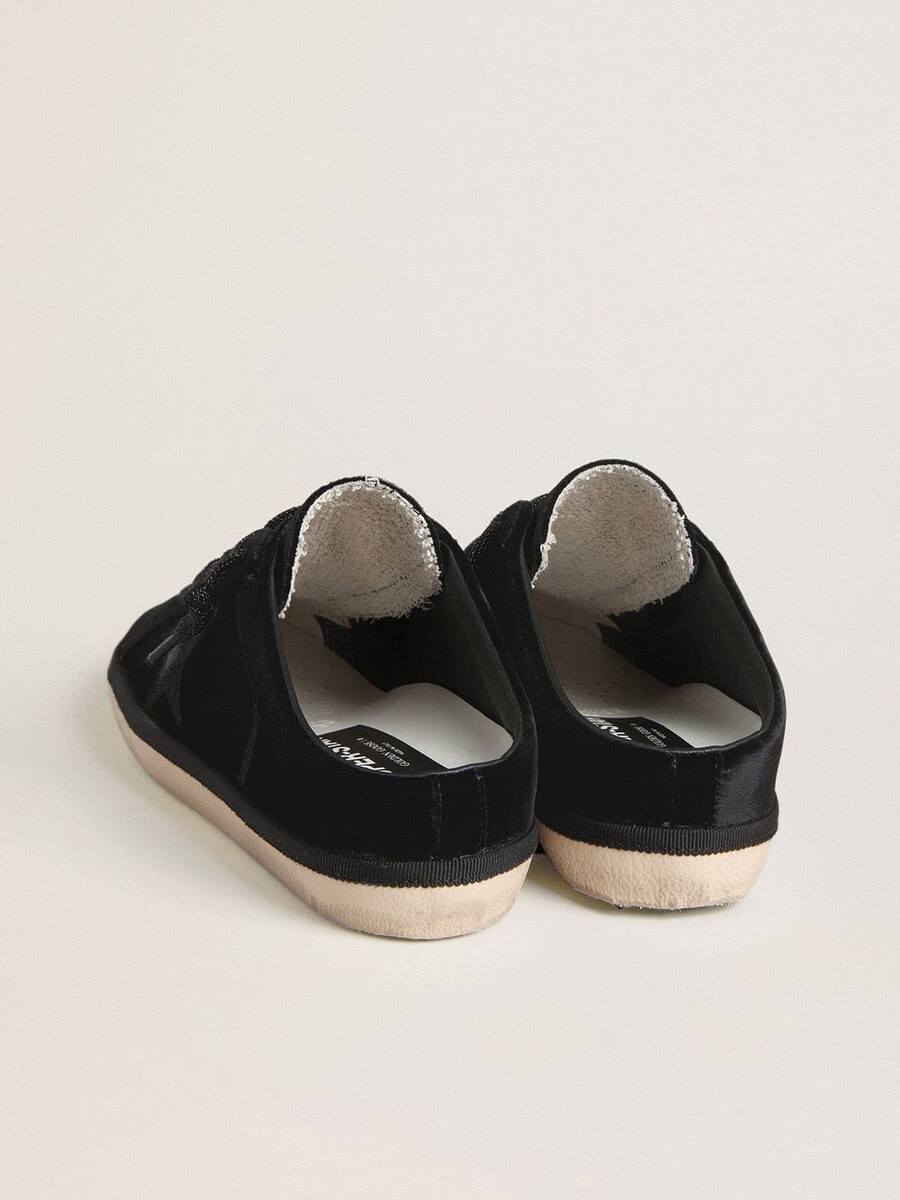 zuecos super-star para mujer en terciopelo negro con estrella de cuero negro con microbrillo