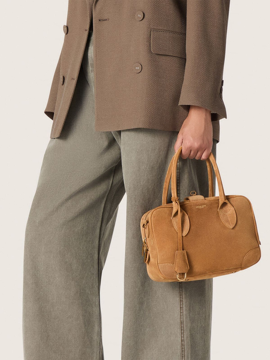 bolso vita en ante color camel con detalles dorados